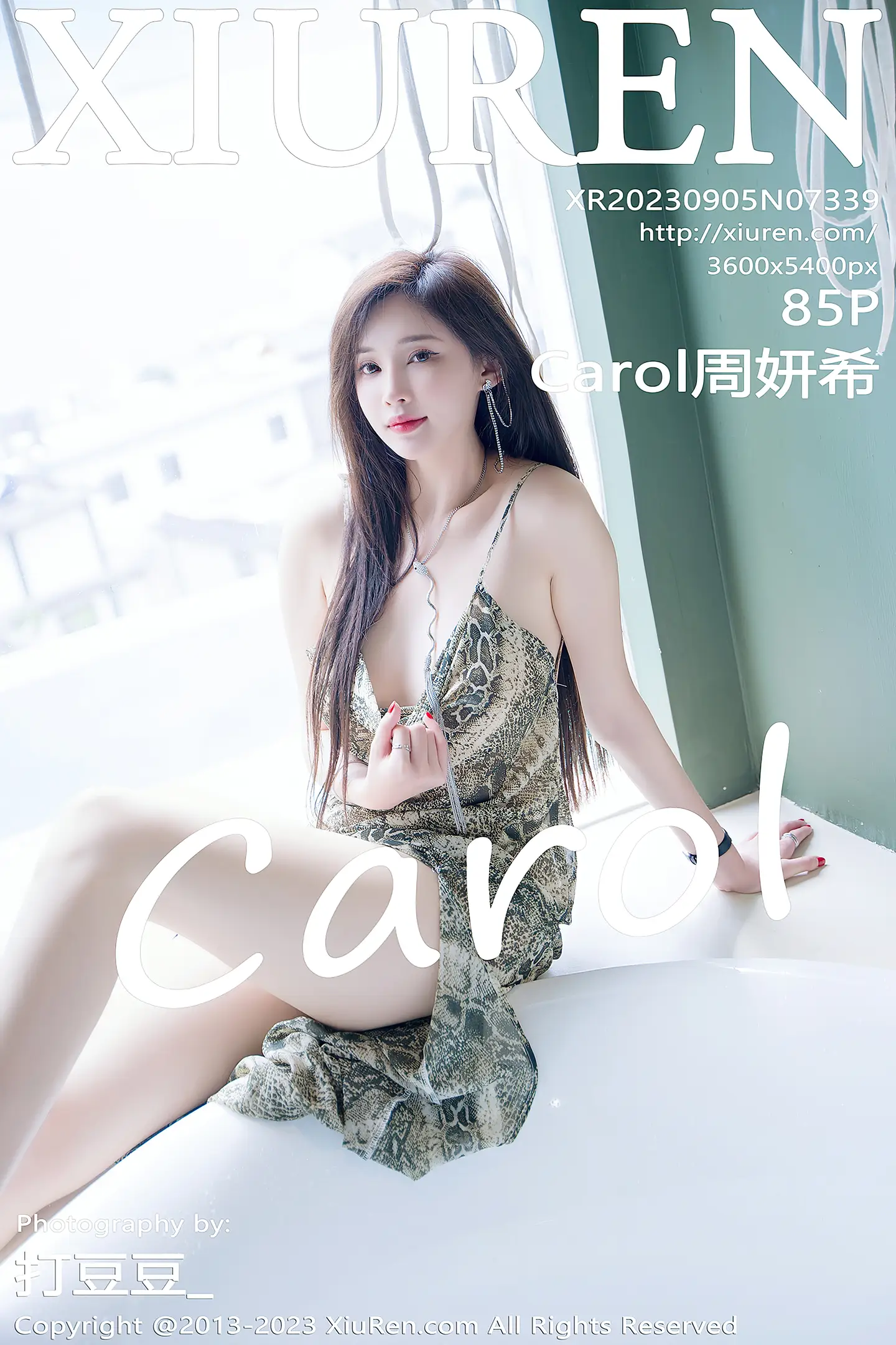 [XiuRen秀人网]No.7339_女神Carol周妍希性感蛇纹吊带裙配原色丝袜秀完美身材诱惑写真85P-秀人网 - XiuRen.Space